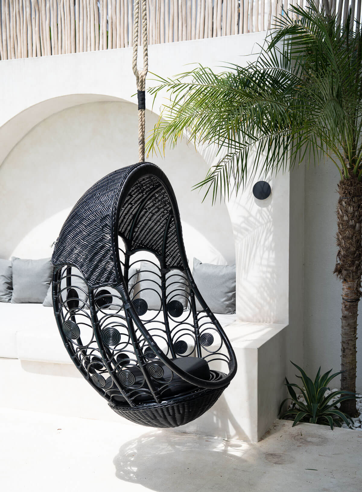 Finns Black Hanging Swing Chair