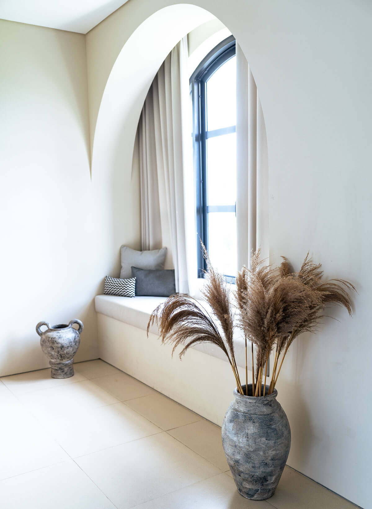 Hana Ceramic Amphora Vase