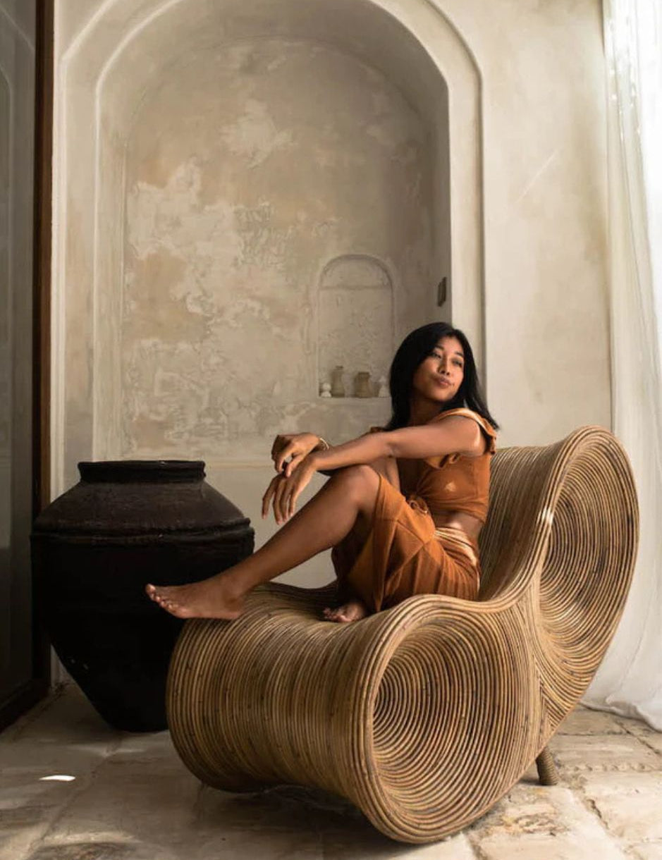 Brown rattan sun lounger - Tegal Robin ergonomic sunbed for poolside or garden, eco-friendly outdoor furniture