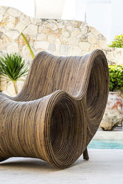 Brown rattan sun lounger – Tegal Robin ergonomic sunbed for poolside or garden, eco-friendly outdoor furniture