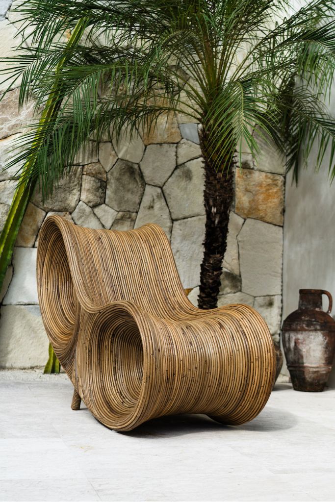 Brown rattan sun lounger – Tegal Robin ergonomic sunbed for poolside or garden, eco-friendly outdoor furniture