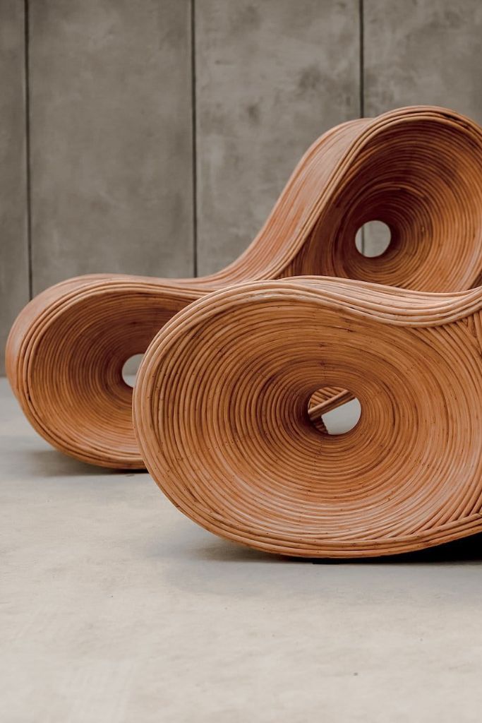 Cognac rattan sun lounger – Tegal Robin ergonomic sunbed for poolside or garden, eco-friendly outdoor furniture