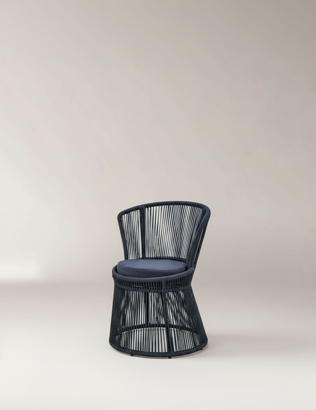 modern rope outdoor dining chair with teak legs, weather-resistant, UV-protected
