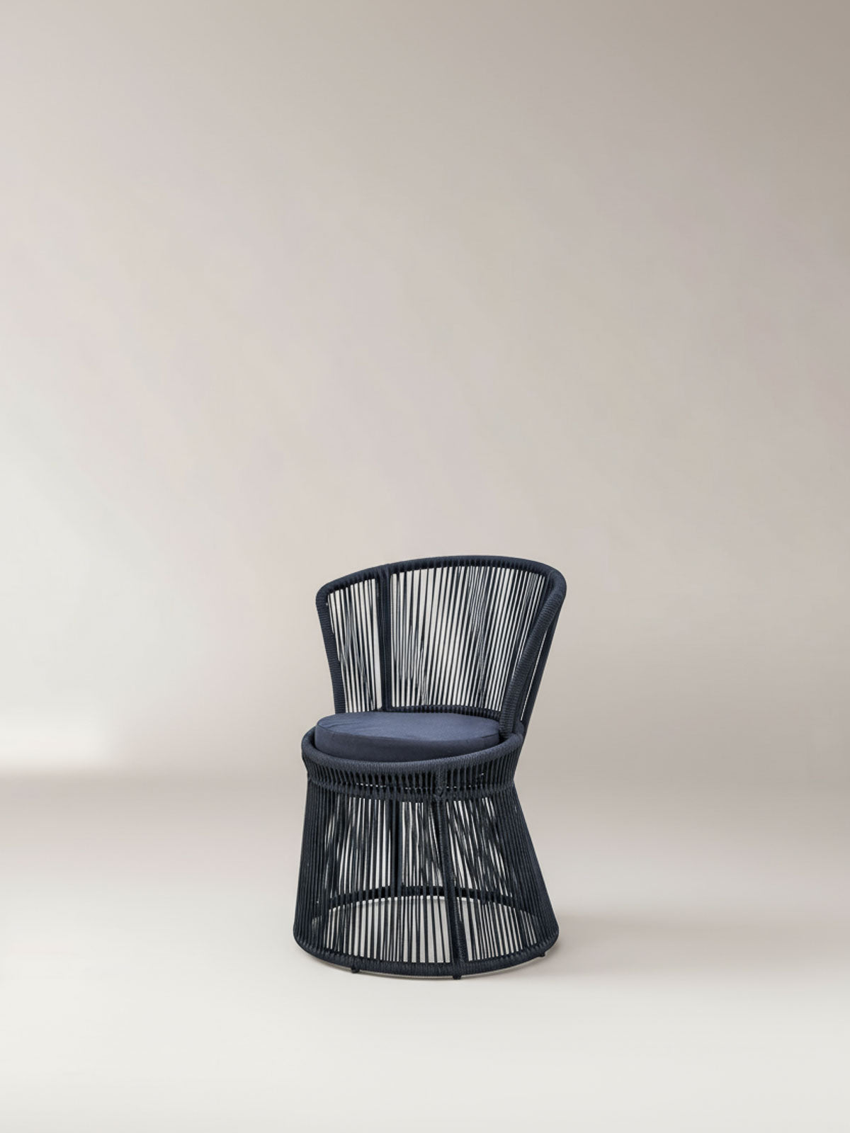 modern rope outdoor dining chair with teak legs, weather-resistant, UV-protected
