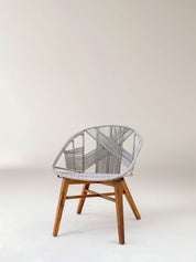 Chair with woven backrest and wooden frame 